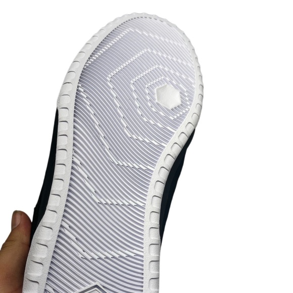 Es Quattro size 8.5 black and white brand new suede skateboarding shoes main image 9